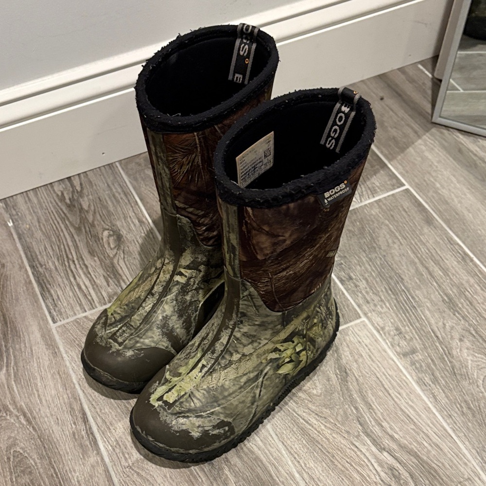 Bogs Forest Green Camouflage Boots size 4